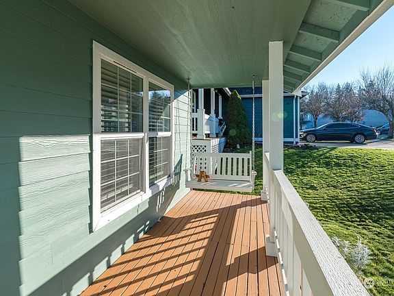 3rd image of 10605 66th Ave NE