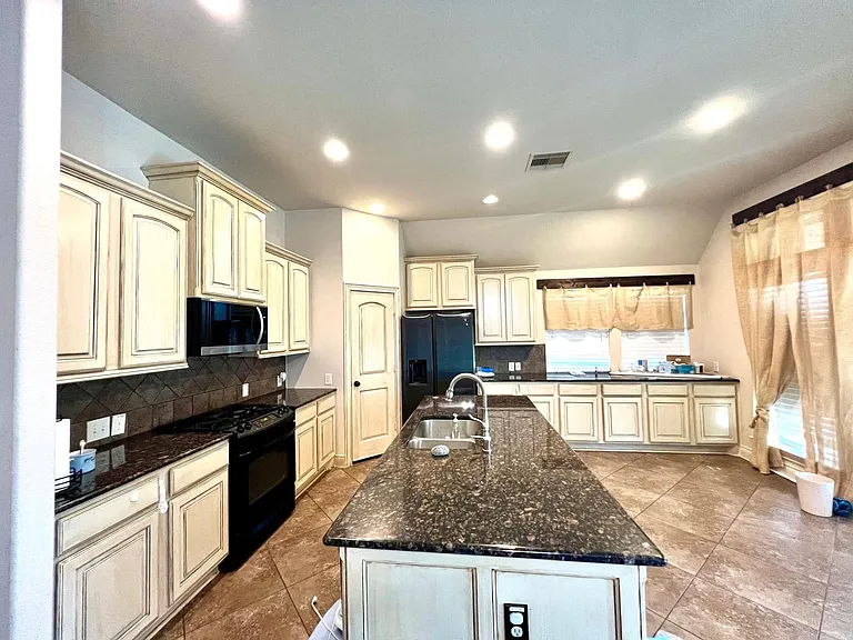 2801 Field Hollow Dr — Photo 4