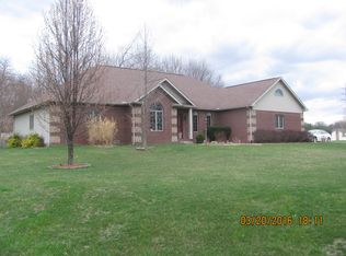 34 Summit Dr, Clinton, IN 47842
