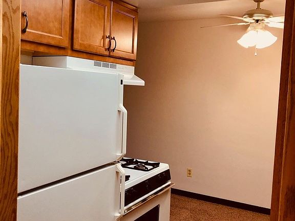 3rd image of 2570 N Maryland Ave #7026335