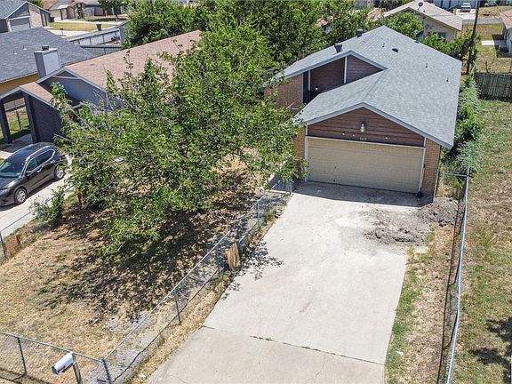 2nd image of 2212 Carousel Dr