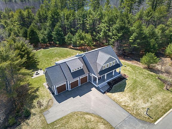 3rd image of 46 Farm View Way