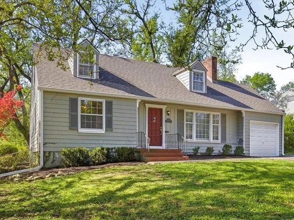 7748 Briar Dr, Prairie Village, KS 66208