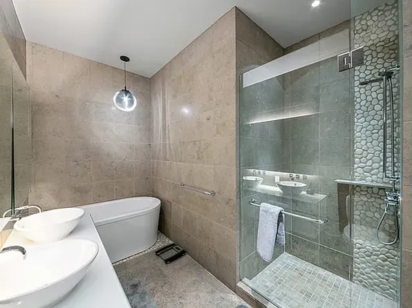 247 West 46th Street 1803 image 3 of 9