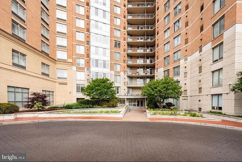 2 bed, 800 sqft, $1,500 — Photo 2