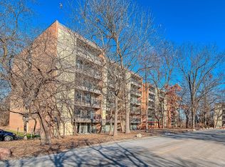 6010 Oakwood Dr APT 1H, Lisle, IL 60532
