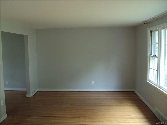 3rd image of 274 Tampa Dr