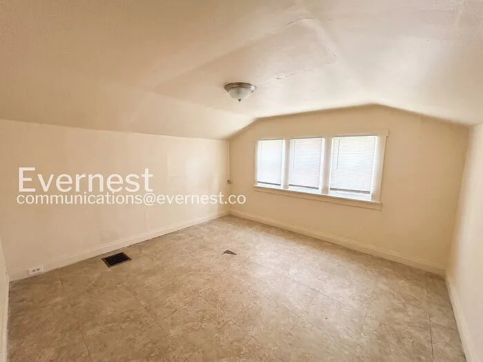 2022 McLaran Ave — Photo 14
