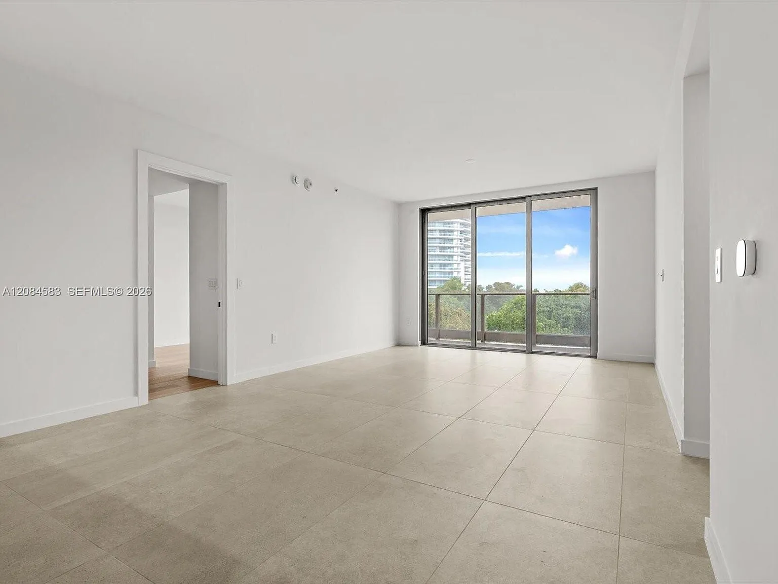 3 bed, 1652 sqft, $12,700 — Photo 4