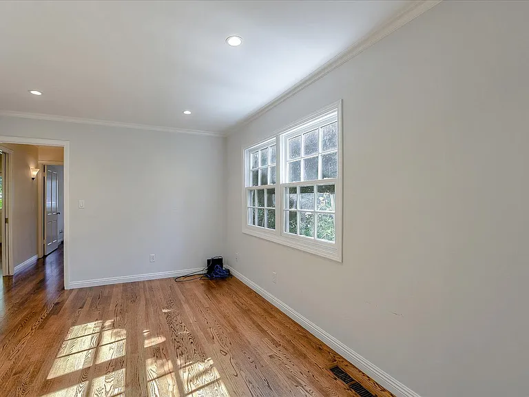 135 Wilder Ave — Photo 33