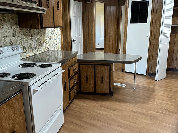 4th image of 4425 36th Ct SE