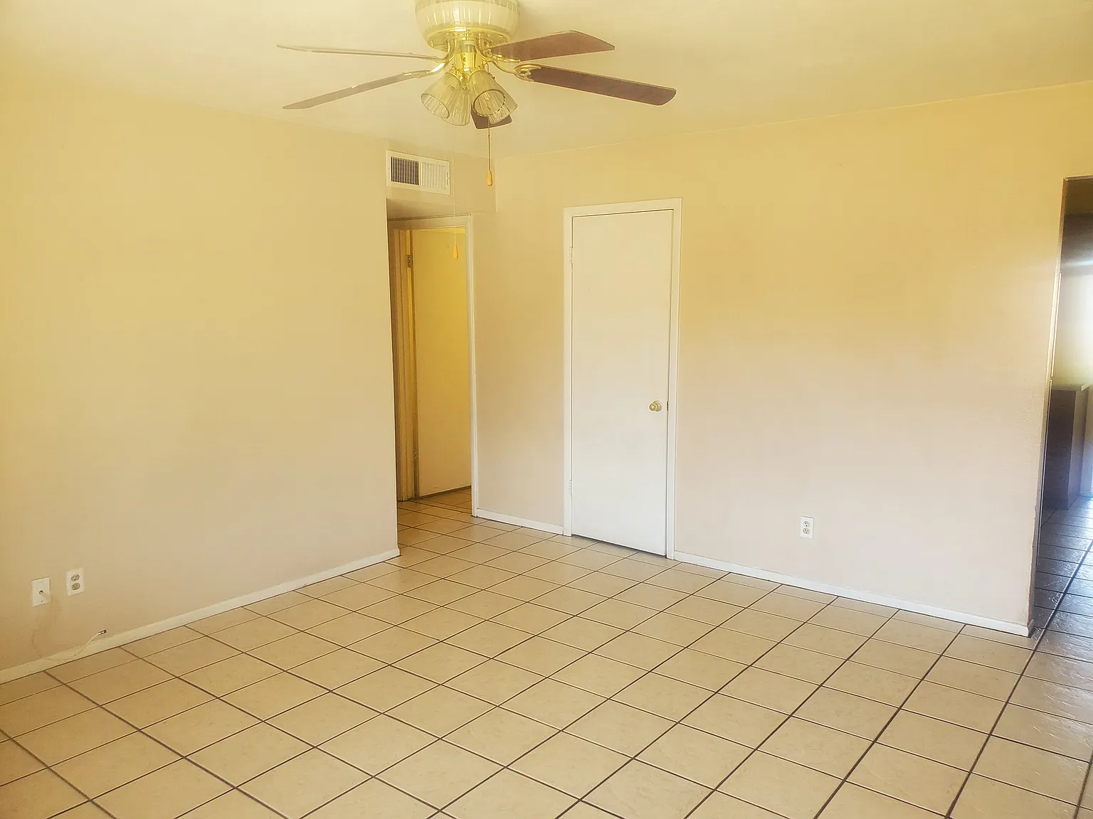 3 bed, 1400 sqft, $1,995 — Photo 4