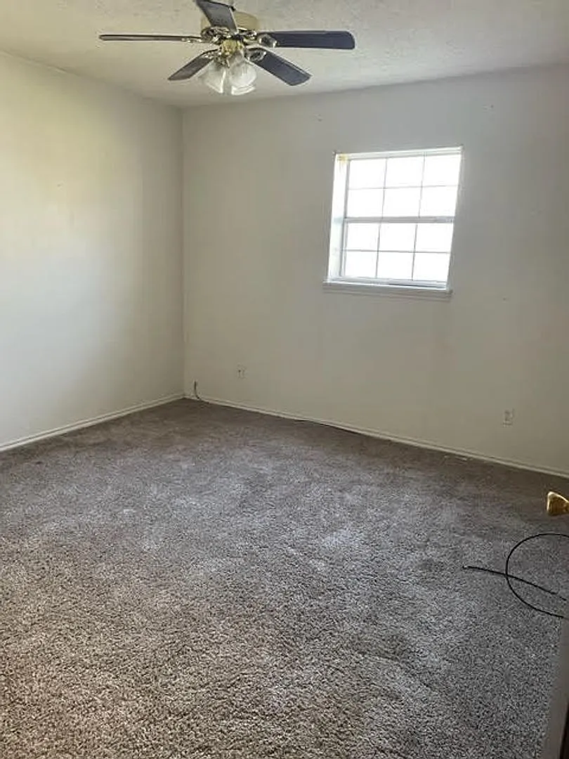 2 Bedroom 1 Bath Duplex — Photo 2
