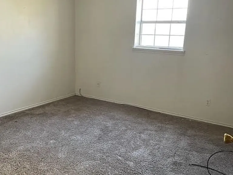 214 Hickory St — Photo 2