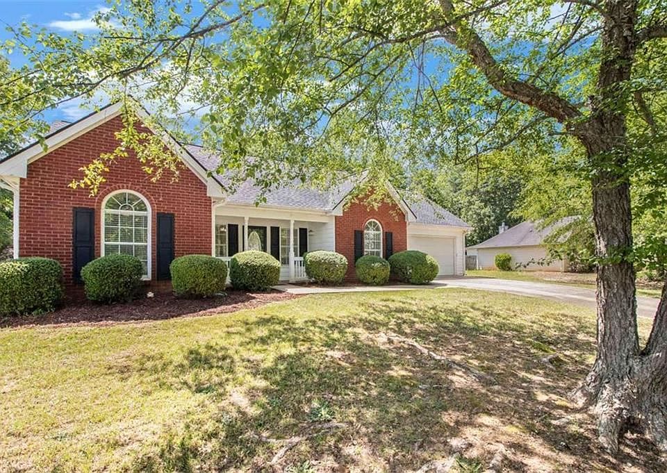 1st image of 275 Forest Brook Dr