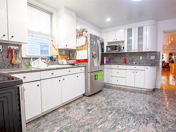 4th image of 20018 33rd Ave