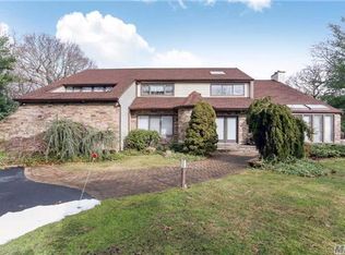 9 Polo Ct, Woodbury, NY 11797