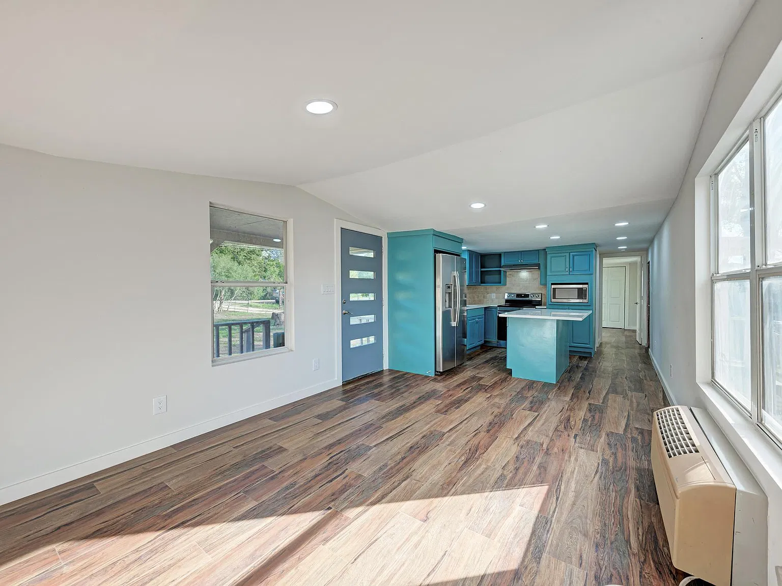 2 bed, 1.0 bath, 552 sqft, $1,800 — Photo 4