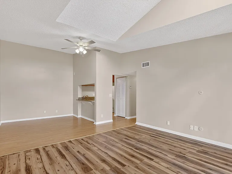 624 Sea Pine Way #B3 — Photo 11