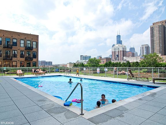 3rd image of 1250 S Michigan Ave APT 2703