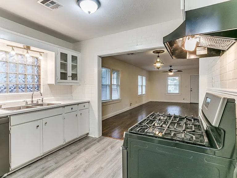 625 W Dewey St — Photo 51