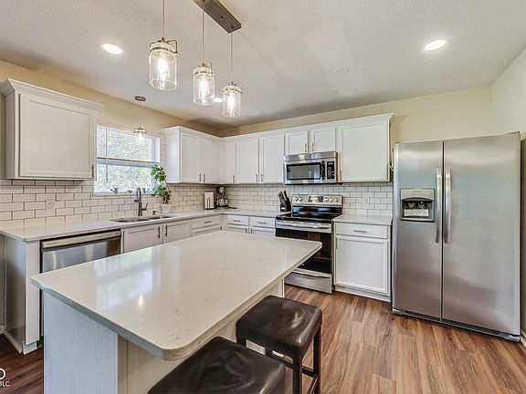 2nd image of 5637 Grassy Bank Dr