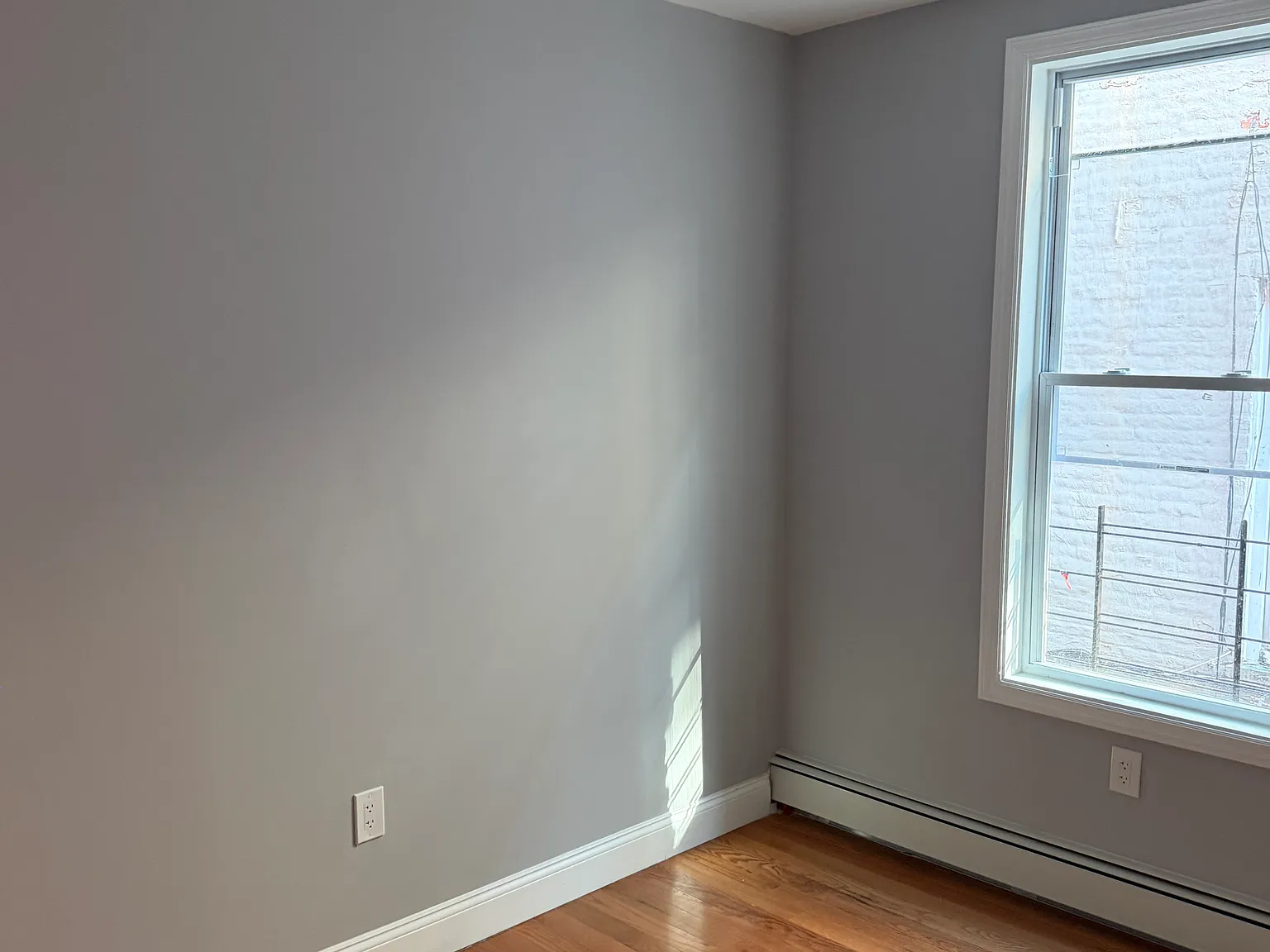 5 bed, 1200 sqft, $4,600 — Photo 2