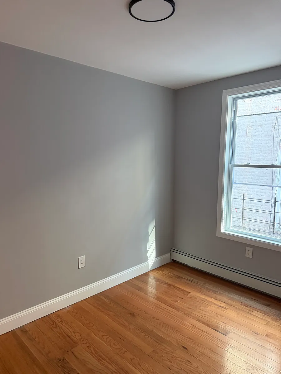 Building Photo - 950 E 217th St #3