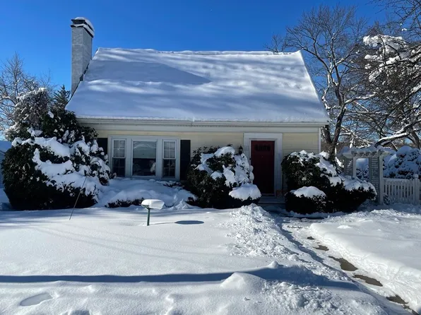 4 Douglas Ave, South Hadley, MA 01075