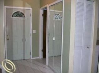 8425 Lakeview Ct, Ypsilanti, MI 48198