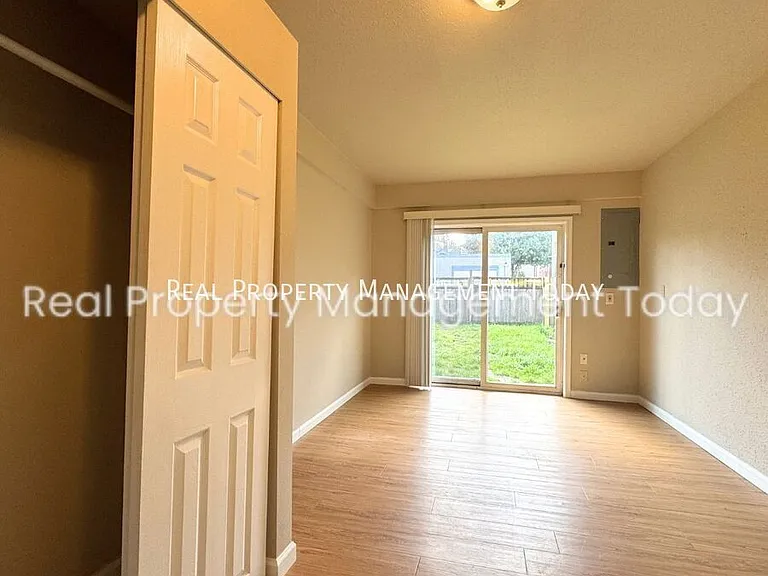 514 N K St — Photo 4