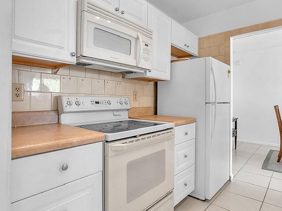 5th image of 1009 N Ocean Boulevard #302