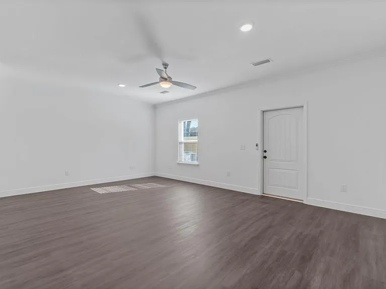 533 Hill Ln — Photo 8