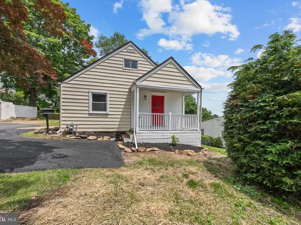 12 Rosalie Ln, Aston, PA 19014