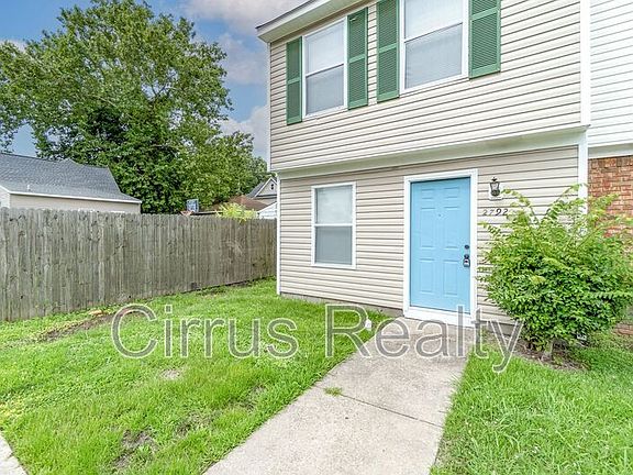 3rd image of 2792 Peach St
