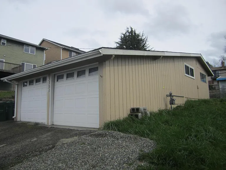 2128 NE 6th Ct — Photo 21