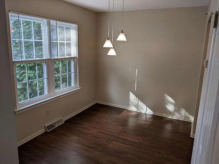 891 Sturbridge Ln — Photo 5