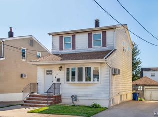 13 Pine St, Lodi, NJ 07644