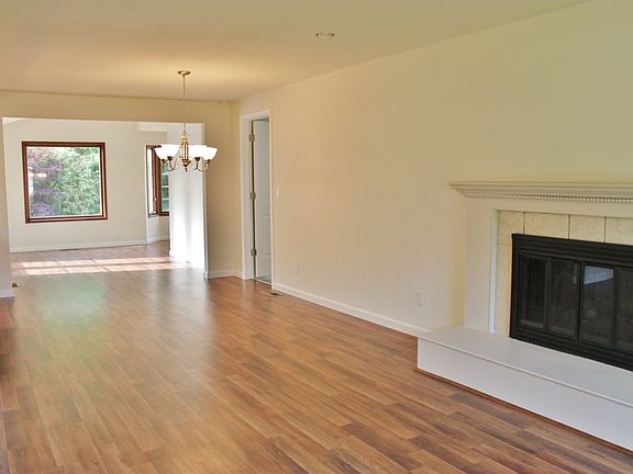 3rd image of 4047 SE Lodgepole Ct
