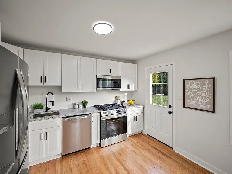 304 Hadaway Dr — Photo 16