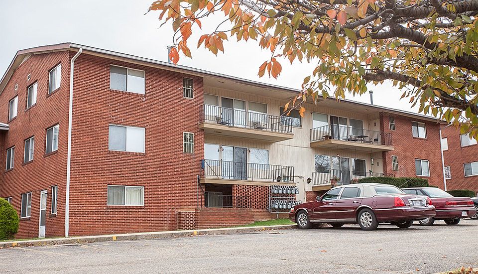 1st image of 208 Governors Ln APT 2