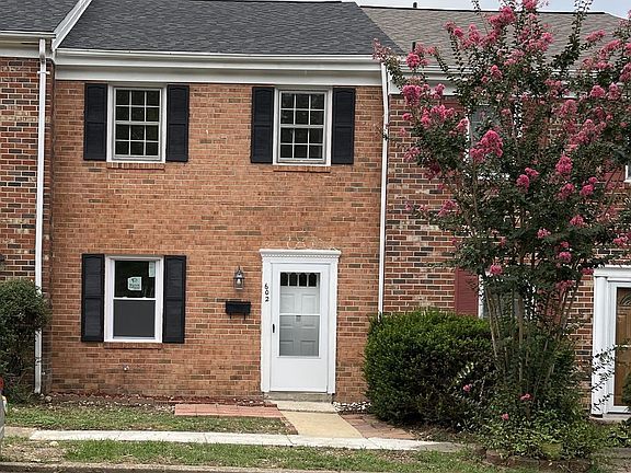 2nd image of 602 Olde Greenwich Cir