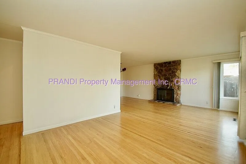 3 bed, 2.0 bath, 1618 sqft, $4,495 — Photo 2