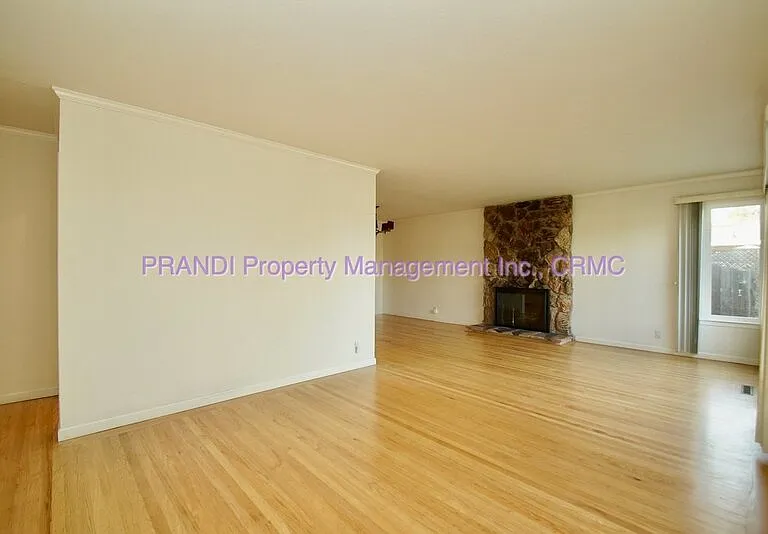 1407 Donna St — Photo 2
