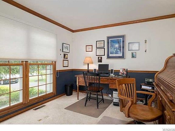 4th image of 130 Squire Dr