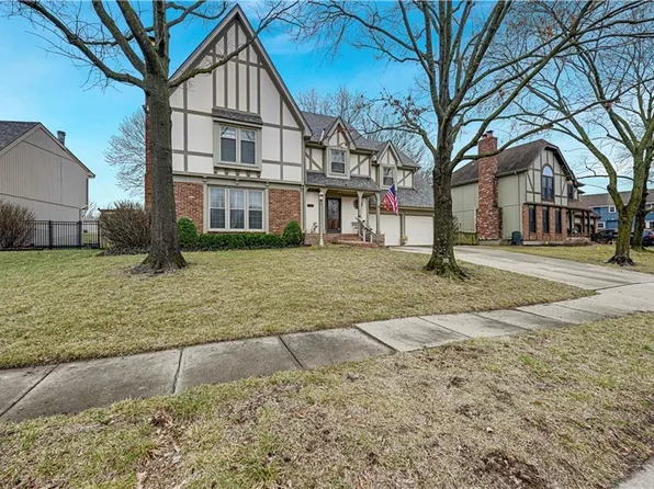 6609 N London Dr, Kansas City, MO 64151