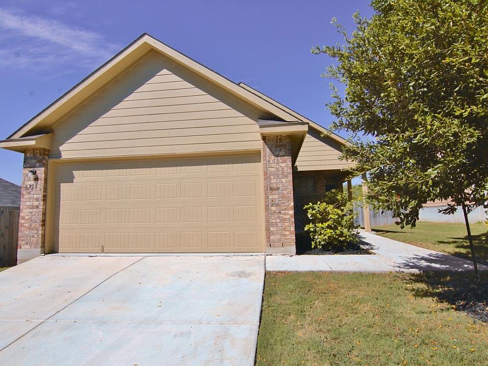 1st image of 2723 Majestic Dr