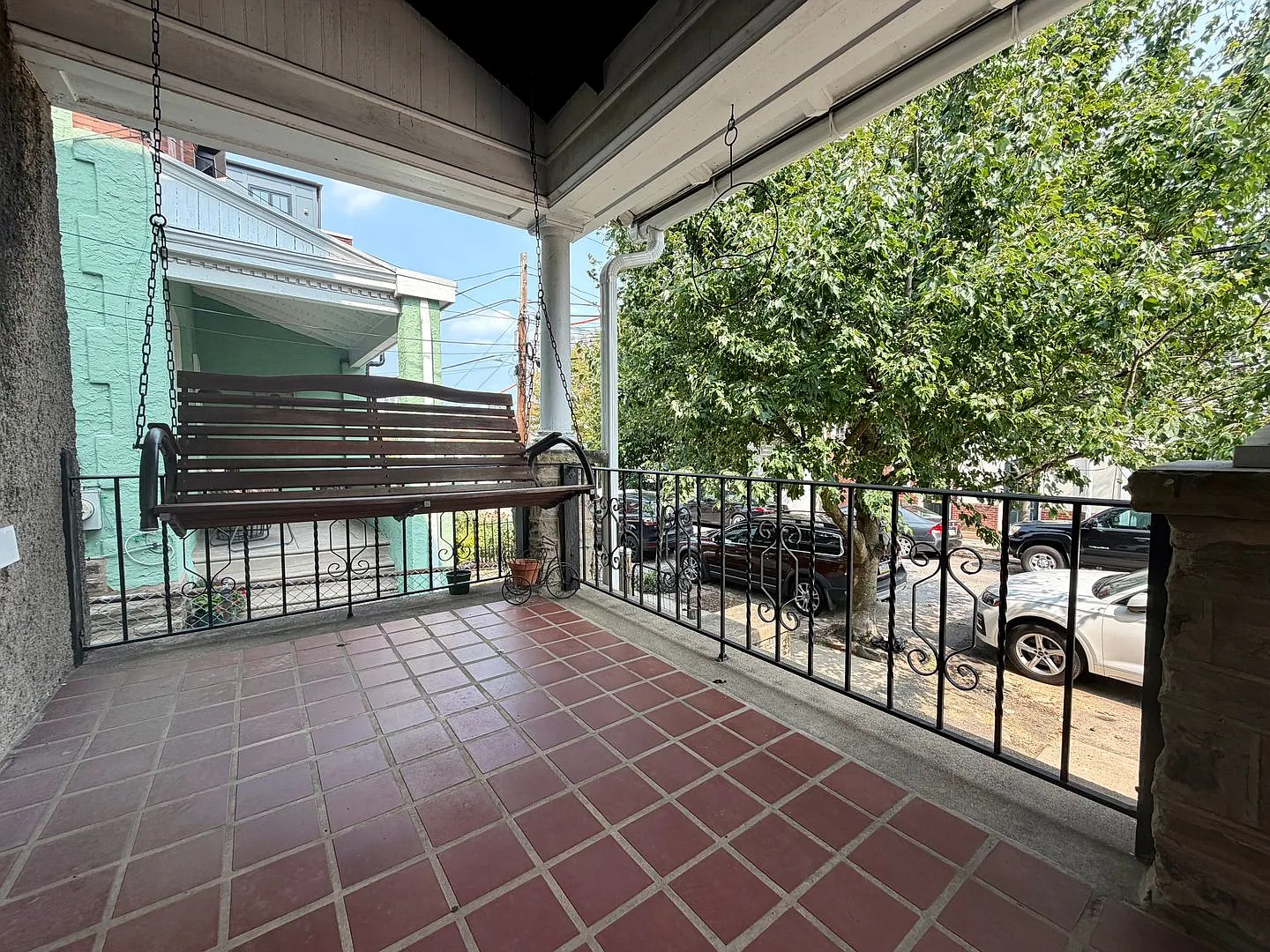 Charming 3-Bedroom Townhome in Chestnut Hill with One-Car Garage! Available Mid-September! — Photo 3