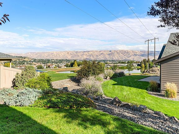 2nd image of 3964 Lakeview Dr #A
