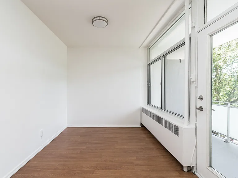 240 Oriole Pkwy #50057A-206 — Photo 6